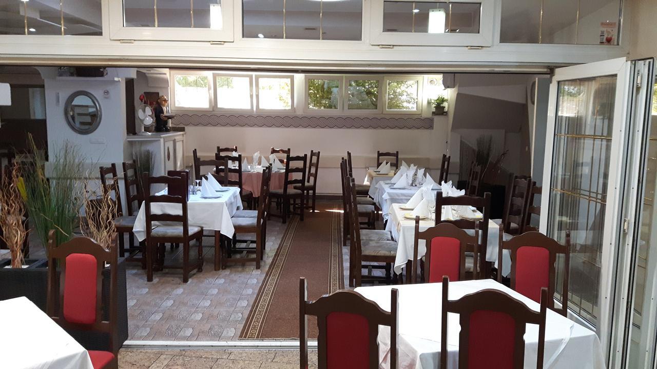 Hotel Restoran Prenociste Croatia Turist Ðakovo Exterior foto