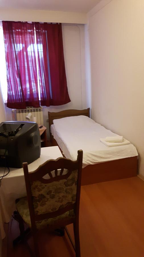 Hotel Restoran Prenociste Croatia Turist Ðakovo Exterior foto