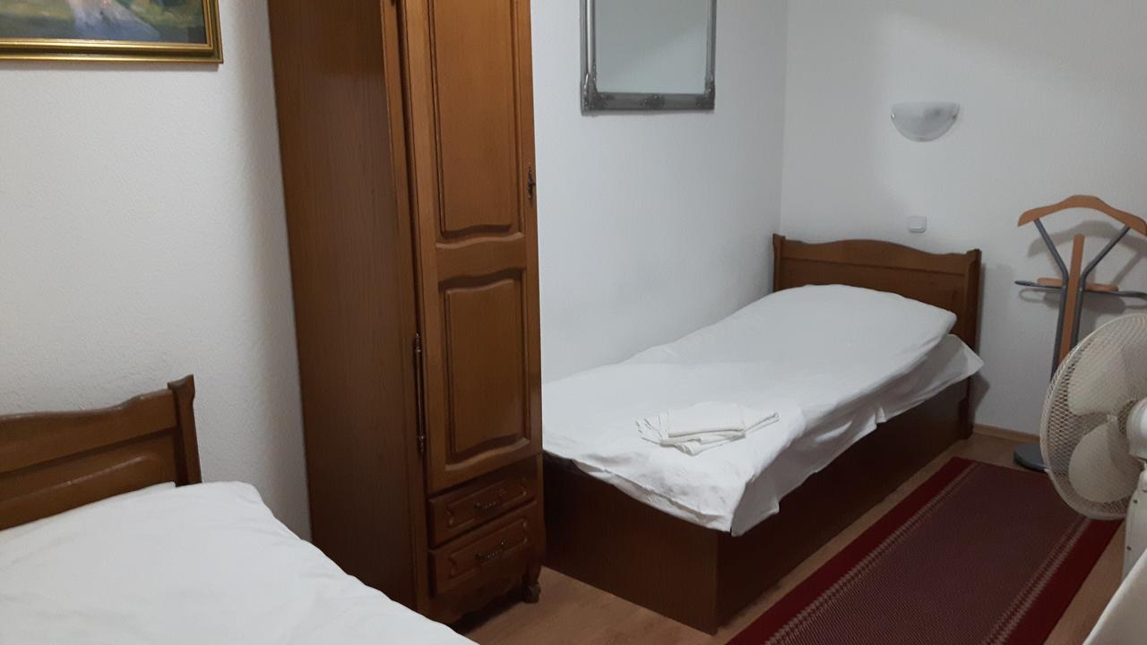 Hotel Restoran Prenociste Croatia Turist Ðakovo Exterior foto